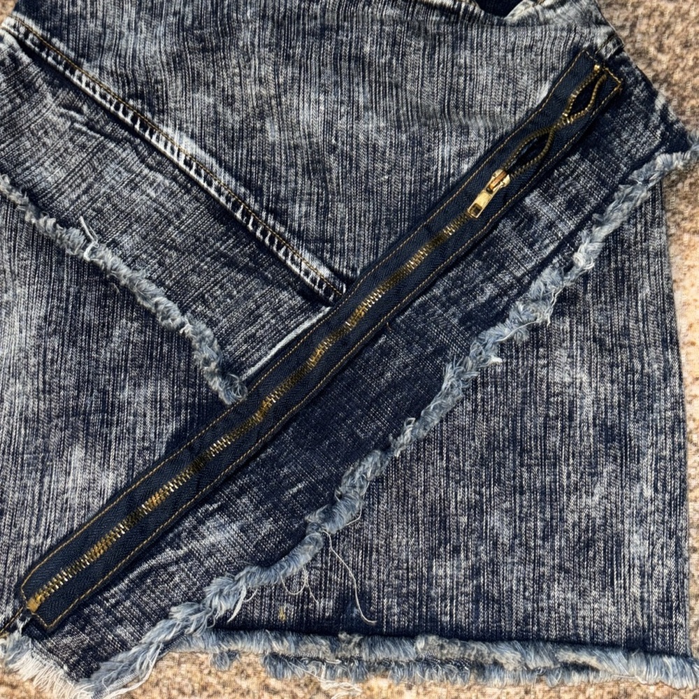 POL Denim Asymmetrical Skirt with Zipper Detail Small NWOT - Picture 7 of 8